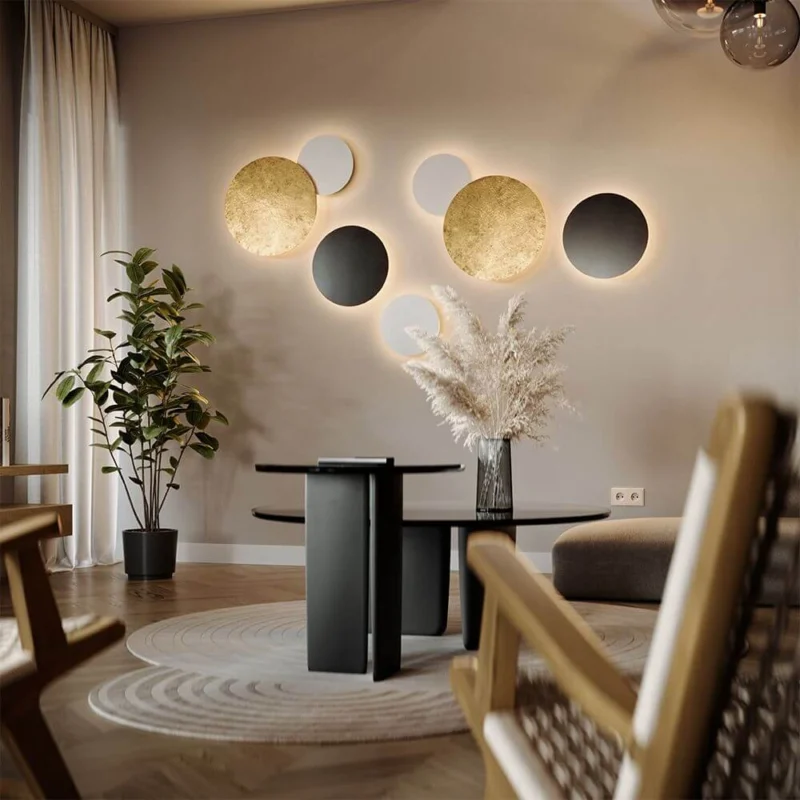s.luce Cloud indirekte LED Wandleuchte Kombination in modernem Raum mit runden Wandlampen und stilvollem Interieur.