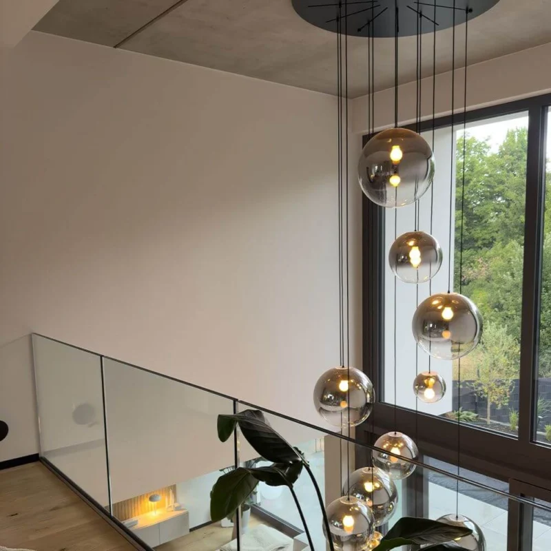 s.luce Orb XL Galerieleuchte 8-flammig mit Modular Baldachin, elegante Glas-Hängeleuchte für hohe Räume