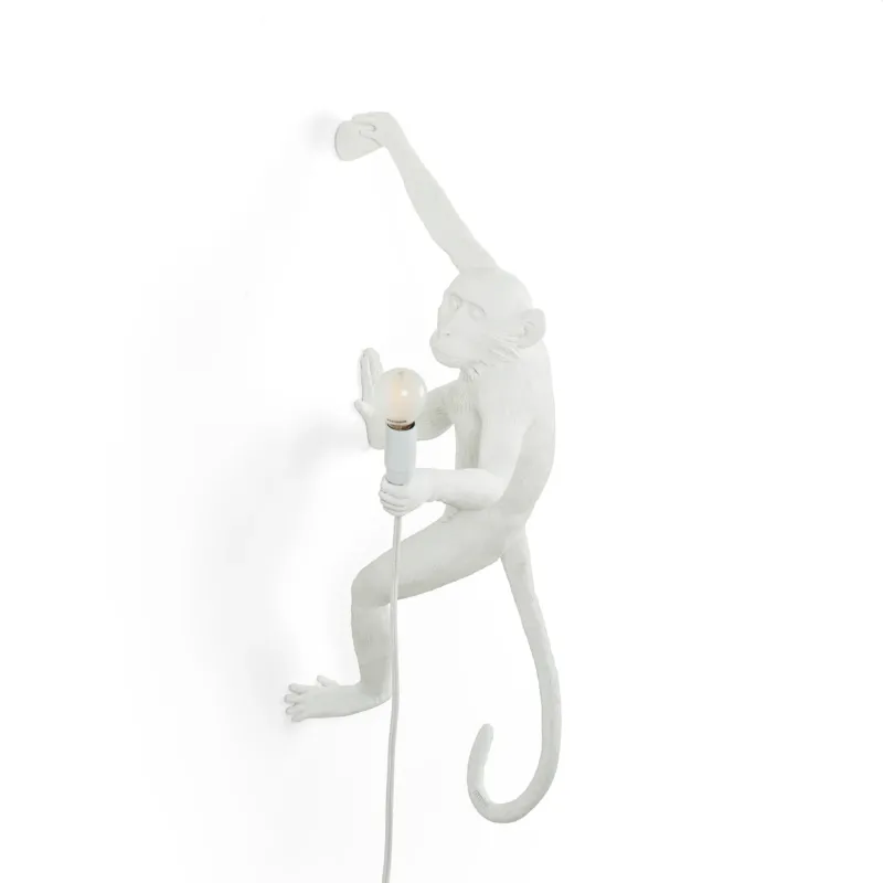 Seletti Monkey Lamp Right 01 – hängende Affenlampe in Weiß