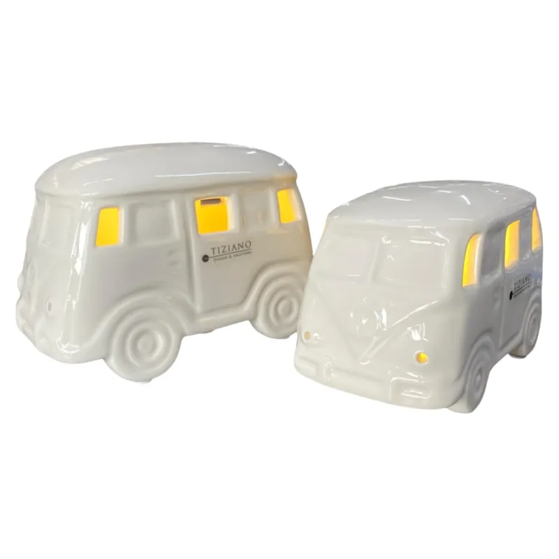Zwei creme-weiße Tiziano Keramik Deko Bus Figuren im Retro-Camper-Design mit LED-Beleuchtung, Modell Caso, in zwei Größen