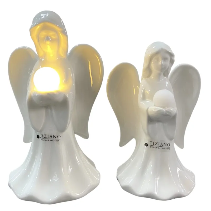 Zwei creme-weiße Keramik Engel Figuren Delia mit LED Kugel in den Händen