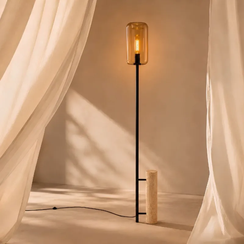 s.luce Cruet Stehlampe Travertin-Stein Schwarz mit Amber Glas, hoch, elegante Stehleuchte für warmes Ambiente