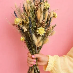 Vasenglück Trockenblumen Trockenblumenstrauss „No. 139“ in Apricot & Gelb mit Strohblumen