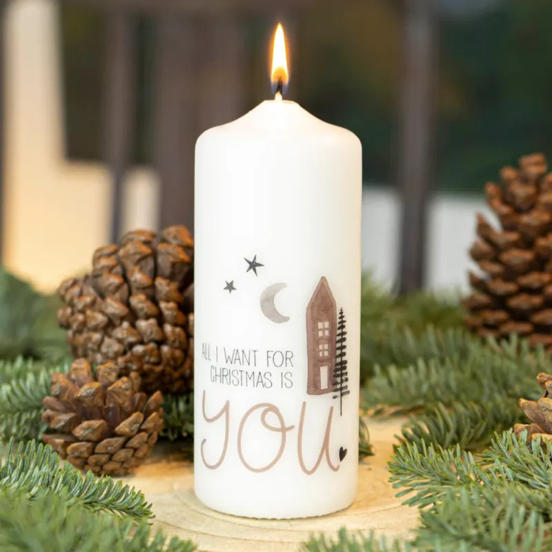 Weihnachtskerze All I want for Christmas is you mit Haus und Tanne